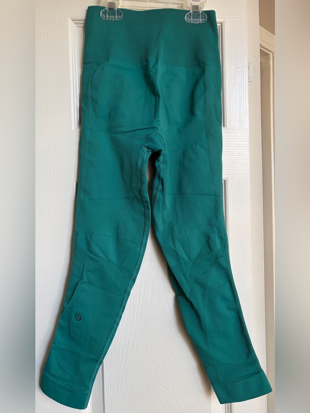 Lululemon Zone in Crop 21” Inseam in Forage Teal, women’s size 2 *read info* - Picture 4 of 6